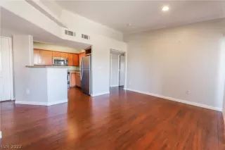 Photo #2: 2365334 Listing 