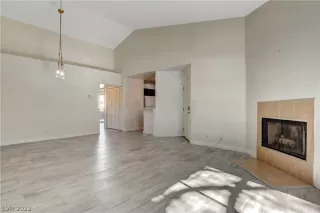 Photo #5: 2365362 Listing