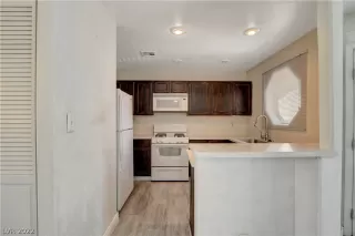 Photo #6: 2365362 Listing