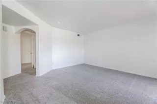 Photo #5: 2365413 Listing