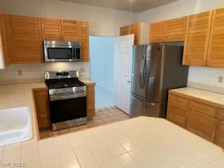 Photo #4: 2365414 Listing