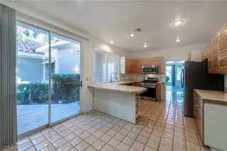 Photo #5: 2365414 Listing