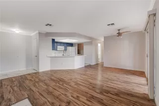 Photo #4: 2365431 Listing 