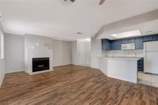 Photo #6: 2365431 Listing 