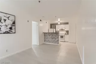 Photo #3: 2365438 Listing 