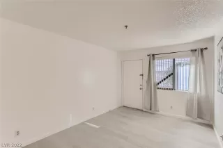 Photo #5: 2365438 Listing 