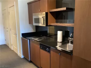 Photo #4: 2365457 Listing 