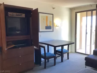 Photo #5: 2365457 Listing 