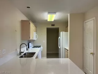 Photo #3: 2365461 Listing 