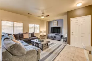 Photo #5: 2365473 Listing