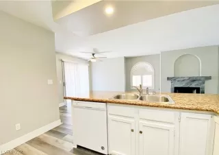Photo #1: 2365493 Listing