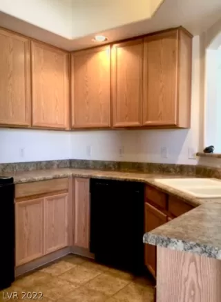 Photo #5: 2365513 Listing