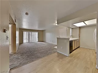 Photo #2: 2365527 Listing