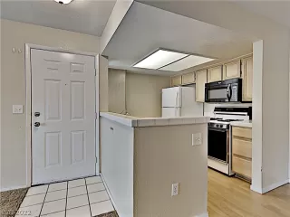 Photo #4: 2365527 Listing