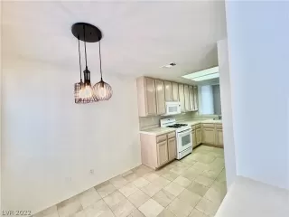 Photo #1: 2365537 Listing 