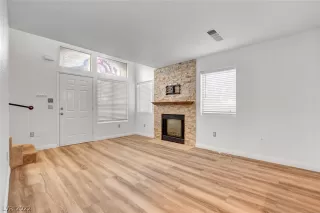 Photo #6: 2365557 Listing 