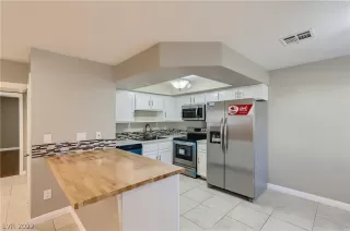 Photo #2: 2365636 Listing