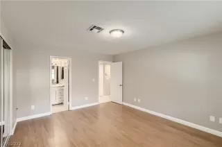 Photo #5: 2365636 Listing