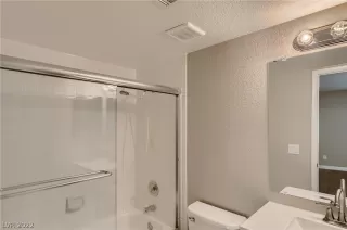 Photo #6: 2365636 Listing