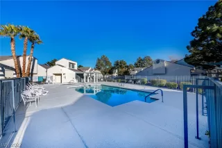 Photo #4: 2365666 Listing