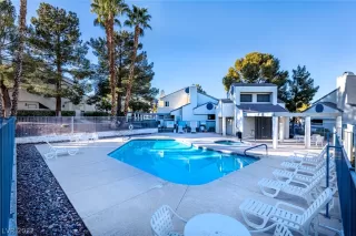 Photo #5: 2365666 Listing