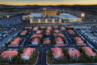 Photo #2: 2365706 Listing 