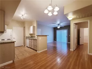 Photo #4: 2365706 Listing 