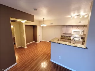 Photo #5: 2365706 Listing 