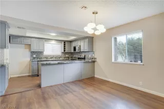 Photo #6: 2365720 Listing 