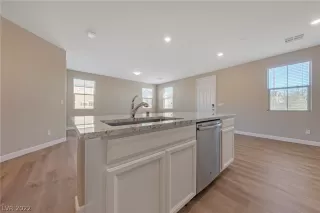 Photo #6: 2365799 Listing 