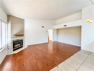 Photo #4: 2365867 Listing