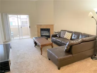 Photo #3: 2365873 Listing