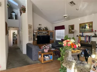 Photo #2: 2365901 Listing