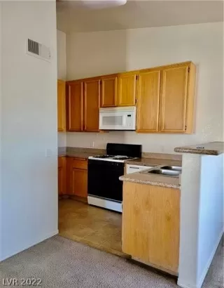 Photo #4: 2365933 Listing