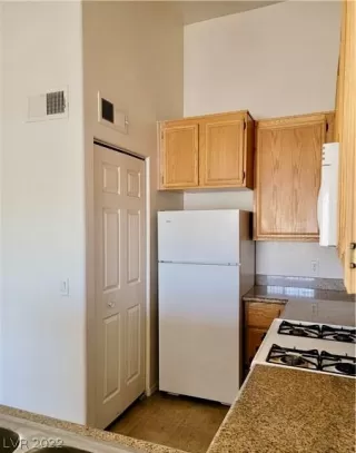 Photo #5: 2365933 Listing