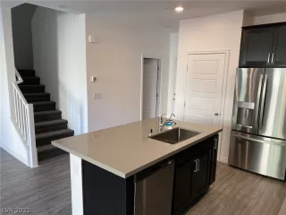 Photo #4: 2365956 Listing 