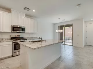 Photo #4: 2365967 Listing