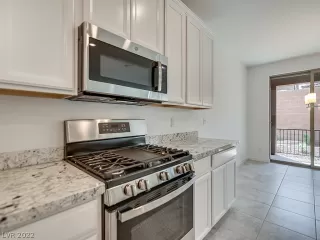 Photo #6: 2365967 Listing