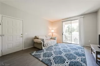 Photo #4: 2365970 Listing