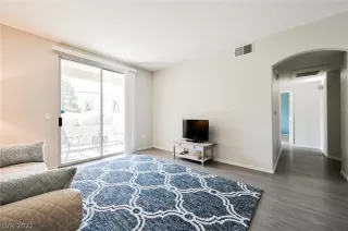 Photo #5: 2365970 Listing