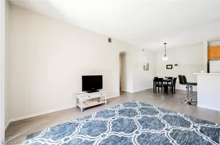 Photo #6: 2365970 Listing