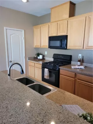 Photo #2: 2365996 Listing 