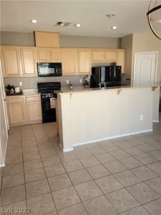 Photo #5: 2365996 Listing 