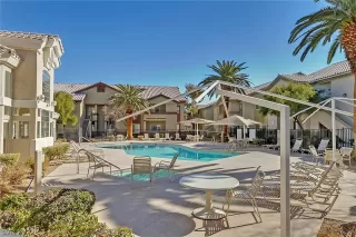 Photo #5: 2366008 Listing 