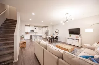 Photo #2: 2366017 Listing