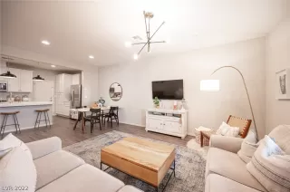 Photo #3: 2366017 Listing