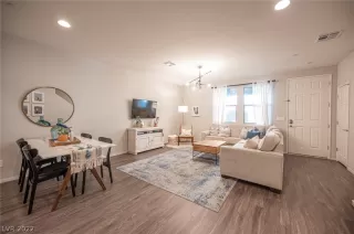 Photo #4: 2366017 Listing