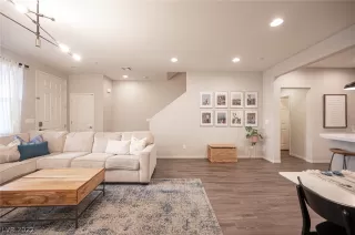 Photo #5: 2366017 Listing