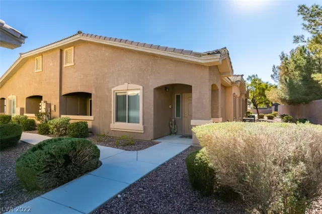 MLS: 2366035 Condo For Sale