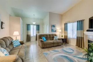 Photo #3: 2366035 Listing 